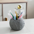 Kimdio Pen Holder, Astronaut Stand for Desk Pencil Holder, Resin Desk Moon Organizer Decorative Accessories Ideal Gift for Office, Classroom, Home - Grey