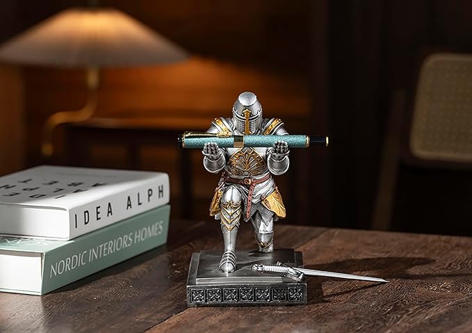 NCQIXIAO Templar Vanguard Soldier Pen Holder Pencil Stand Desk Organizers and Accessories as Gift for Medieval Warrior Enthusiast (Silver)