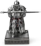 HDMbigmi King's Guard Leader Cloak Warrior Knight Pen Holder Mobile Phone Stand, Ornament Knight Statue, Pen Stand Paperweight for Office and Home (Silver)