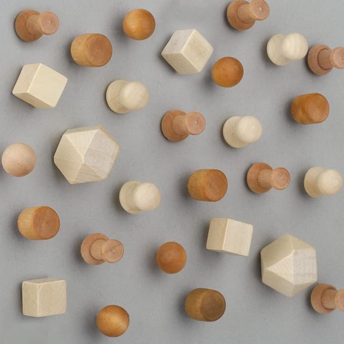 Push Pins，LYroo 200 Pcs Flower Thumb Tacks Wood Pin Board Map Tacks Marking Pins Assorted Colors Push Pin Clips for Cork Board Cute Desk Decor Accessories for Women Office Teacher Supplies