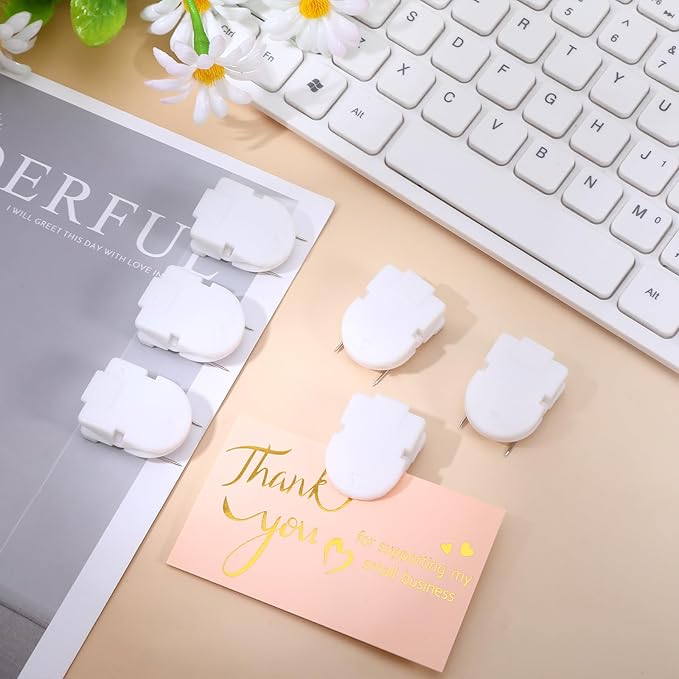 MveLwodx 25 Pcs White Cubicle Clips for Fabric Walls, Cubicle Hooks Cubical Office Accessories for Works, Cork Board Fabric Clips for Hanging Desk Organization Picture Note Memo Office Photos Wall