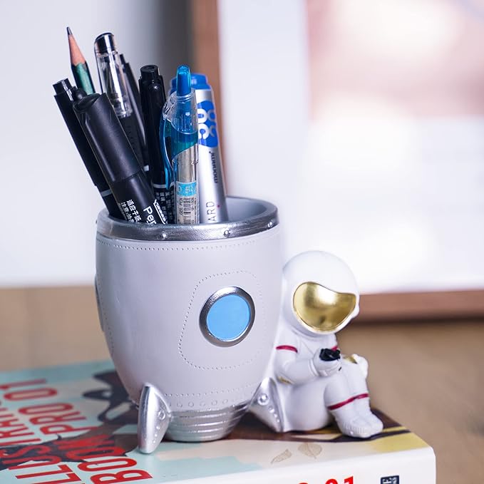 Kimdio Pen Holder, Astronaut Stand for Desk Pencil Holder, Resin Desk Organizer Decorative Accessories Ideal Gift for Office, Classroom, Home