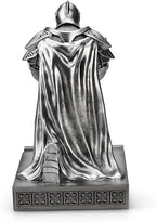 HDMbigmi King's Guard Leader Cloak Warrior Knight Pen Holder Mobile Phone Stand, Ornament Knight Statue, Pen Stand Paperweight for Office and Home (Silver)
