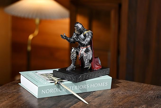 NCQIXIAO Medieval Templar Vanguard Officer Knight Pen Holder Pen Stand Desk Organizers and Accessories Resin Mobile Phone Stand as Gift for Office and Home Desk Organizer (Iron)